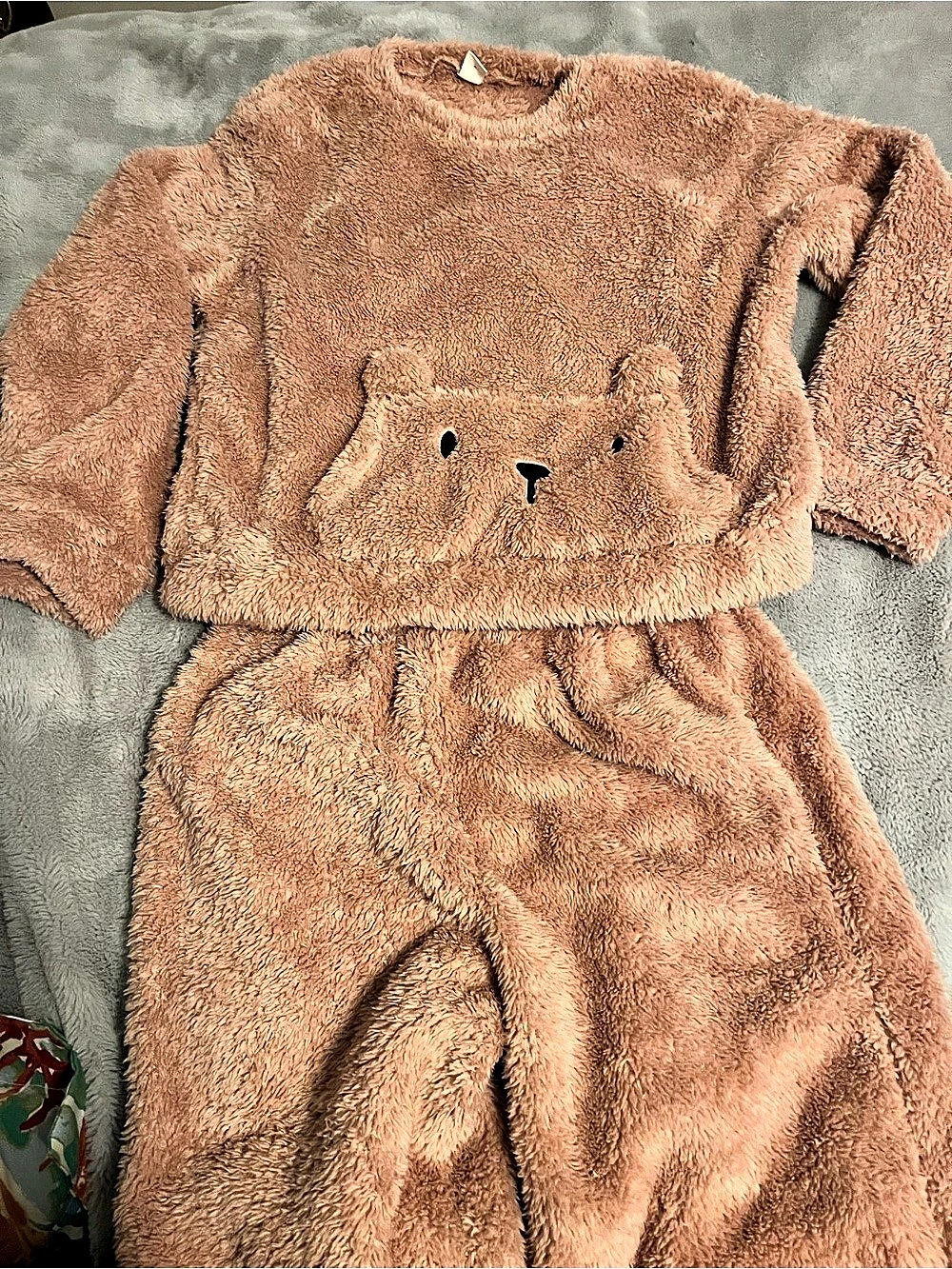 SHEIN Tween Girl Brown Bear Pattern Pocket Sweatshirt & Soft Plush Bear Print